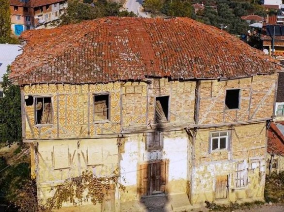 122 YILLIK TARİHİ KİLİSE YIKILDI