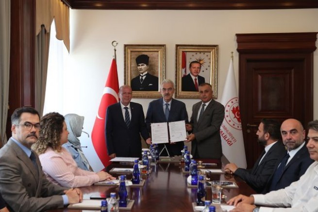 BURSA TİCARET BORSASI’NDAN MERHUM MECLİS BAŞKANI MEHMET AYDIN’A AHDE VEFA