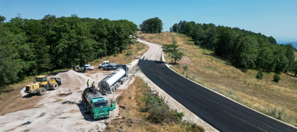 BÜYÜKŞEHİR, 3 İLÇEDE 50 KİLOMETRELİK YOLU YENİLEDİ