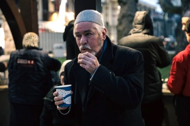 BÜYÜKŞEHİR’DEN VATANDAŞA SICAK ÇORBA İKRAMI