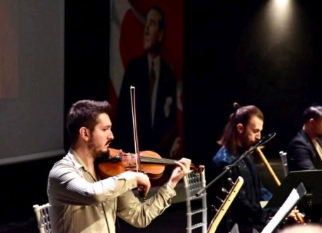 Büyükşehir Orkestrası’ndan Mustafakemalpaşa’da Nostalji Dolu Konser