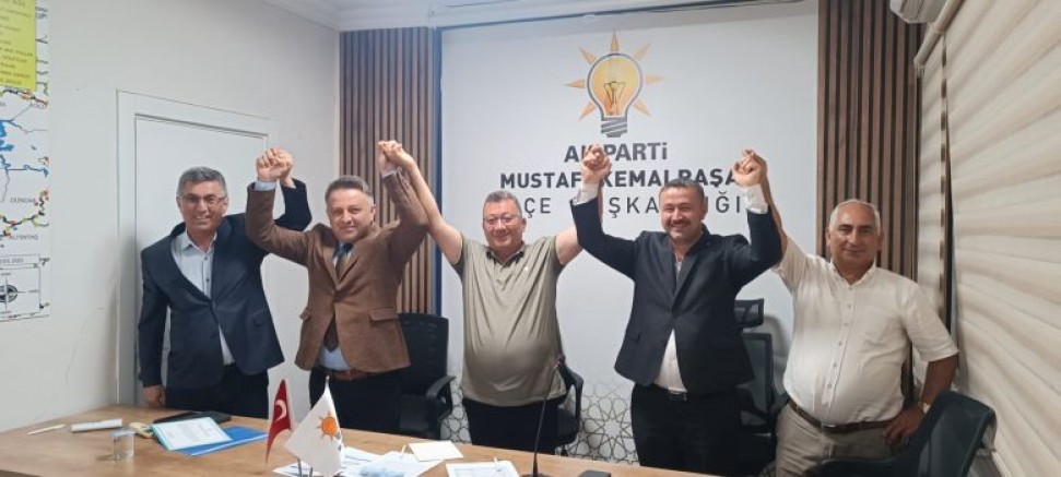 CHP'nin Kalesi Taşpınar'ın Muhtarı AK Parti'ye Katıldı