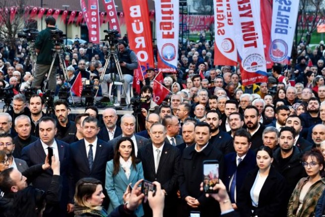 ERDEM, BOZBEY İÇİN MEYDANA İNDİ