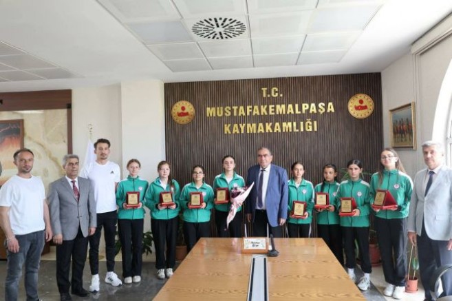 Güllüce Ortaokulu Kız Futsal Takımı’ndan Üç Yıllık Büyük Başarı