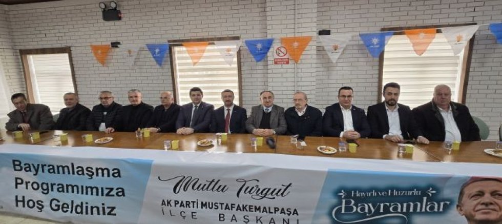 AK Parti Mustafakemalpaşa’da Bayramlaşma Programı Yoğun Katılımla Gerçekleşti