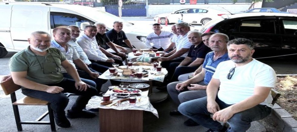 AK Parti Teşkilatı Mahalle Muhtarlarıyla Kahvaltıda Buluştu