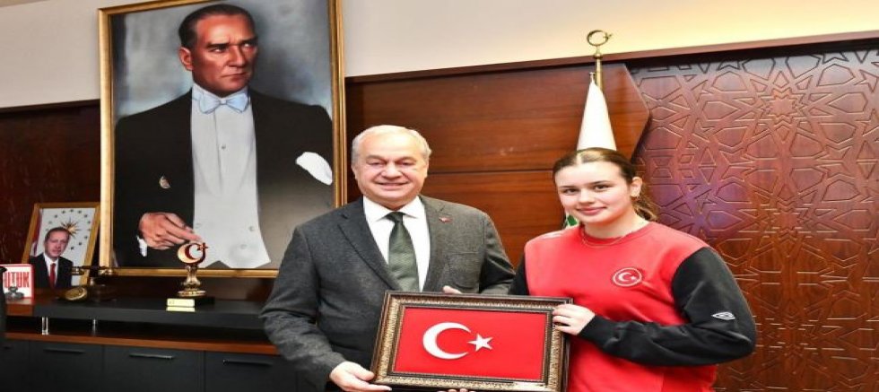 BELEDİYE GÜREŞÇİSİ BALKAN ŞAMPİYONU