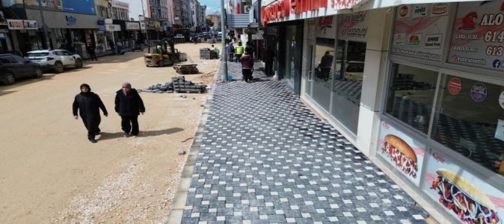BURSA CADDESİ’NDE ÜSTYAPI ÇALIŞMALARI HIZ KAZANDI