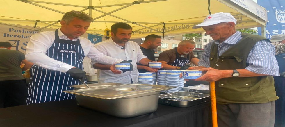 Büyükşehir’den Mustafakemalpaşa’da Aşure İkramı
