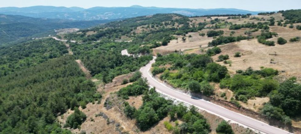 BÜYÜKŞEHİR MUSTAFAKEMALPAŞA’DA YOLLARI YENİLİYOR