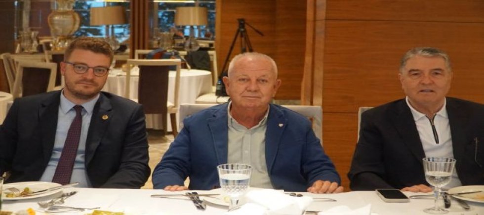 ÇAĞLAR, FAN KLÜP’Ü AKŞAM YEMEĞİNDE AĞIRLADI