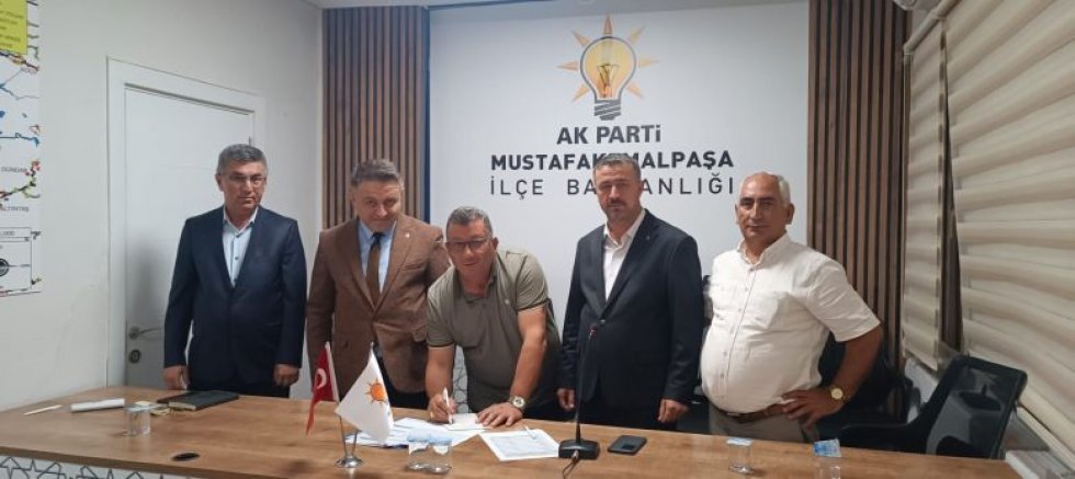 CHP'nin Kalesi Taşpınar'ın Muhtarı AK Parti'ye Katıldı