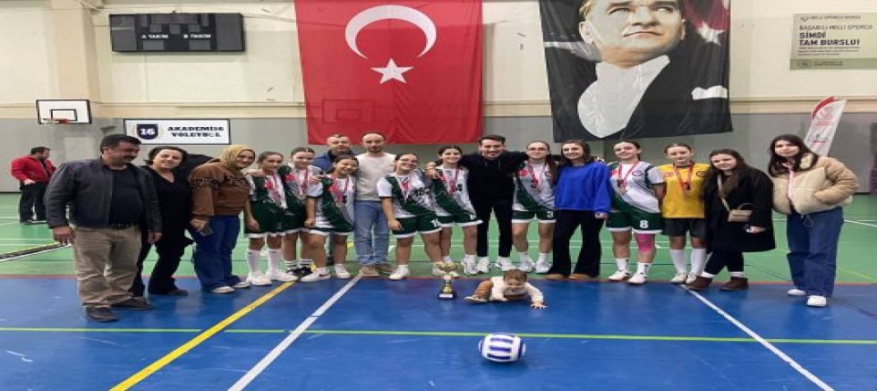 Güllüce’nin Kızları Bursa İkincisi Oldu, Hedef Türkiye Finalleri!