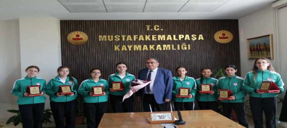 Güllüce Ortaokulu Kız Futsal Takımı’ndan Üç Yıllık Büyük Başarı