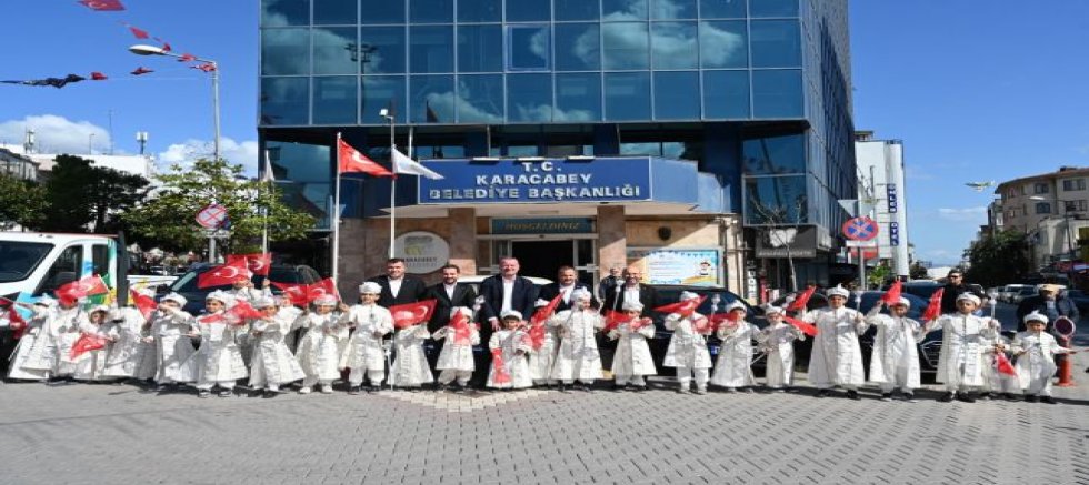 KARACABEY’DE ÇİFTE BAYRAM: MİHALİÇ DÜĞÜN SALONU ÇOCUKLARIN NEŞESİYLE AÇILDI