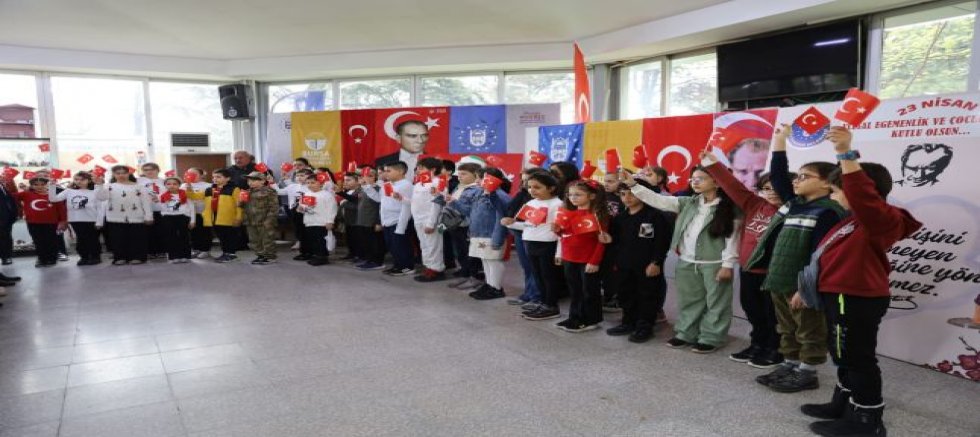 MİNİKLERDEN İÇ ISITAN 23 NİSAN KUTLAMASI