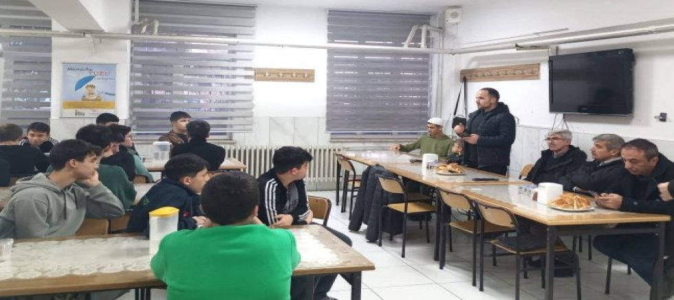 Mustafakemalpaşa İlçe Milli Eğitim Müdürlüğü’nden Anlamlı İftar Buluşması.