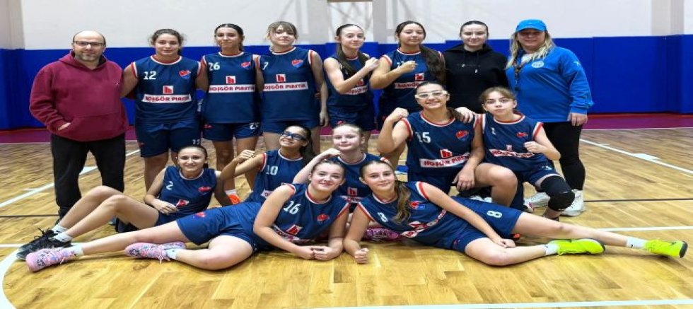 Paşa’nın Kızları Lideri Devirdi!