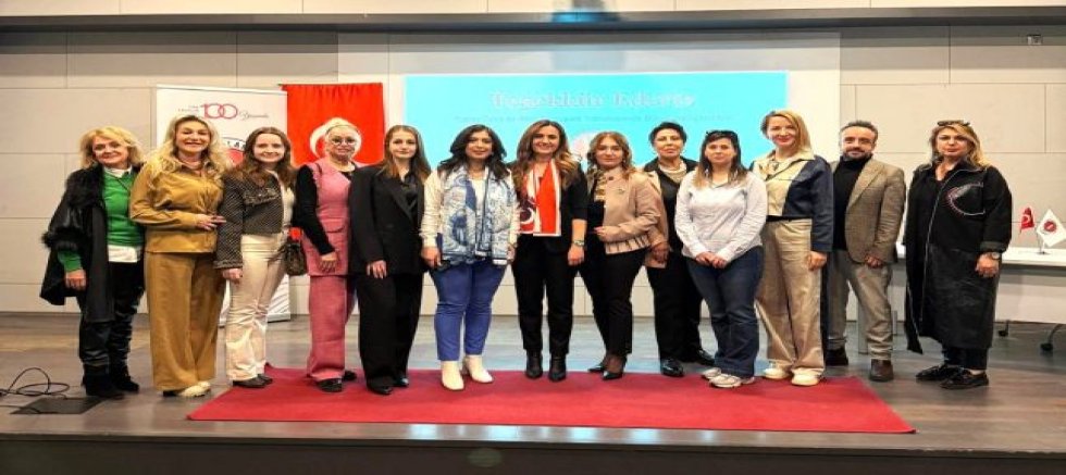 Türk Kadınlar Birliği Bursa Şubesi’nden Dijital Atılım: Kadınlar Yapay Zekâ Çağının Öncüsü Olmaya Hazırlanıyor