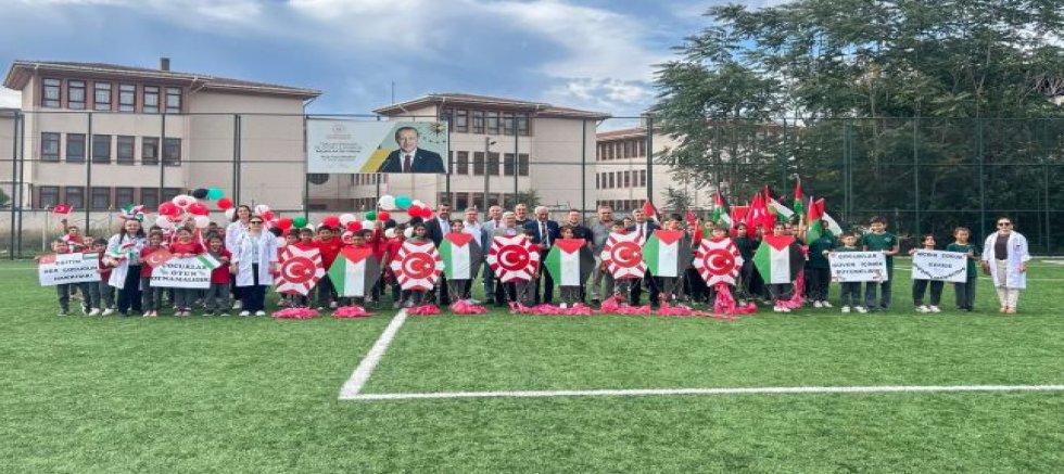 UÇURTMALAR GÖKYÜZÜNE, ÇOCUKLARIN SESİ DÜNYAYA YÜKSELDİ