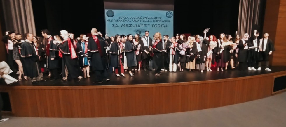 MYO'DA MEZUNİYET COŞKUSU: 100 ÖĞRENCİ KEP ATTI