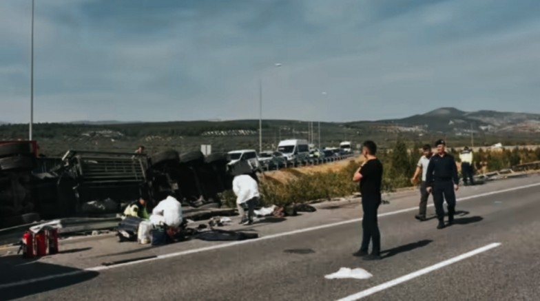 OTOBÜS FACİASININ ATEŞİ MUSTAFAKEMALPAŞA’YA DÜŞTÜ: 3 ÖLÜ, 6 YARALI
