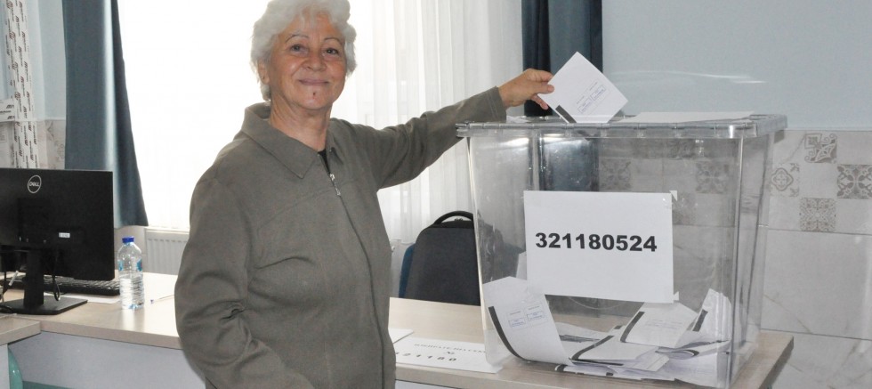 SANDIK SOYDAŞI BÖLDÜ