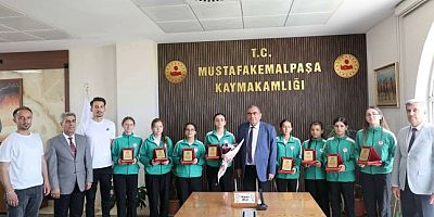Güllüce Ortaokulu Kız Futsal Takımı’ndan Üç Yıllık Büyük Başarı