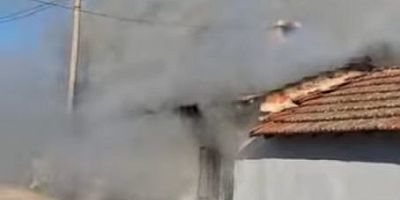 Mustafakemalpaşa Doğancı Mahallesi’nde Ev Yangını: Yaşlı Çiftin Evi Küle Döndü