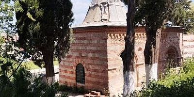Tarihi Türbede Hırsızlık Şoku