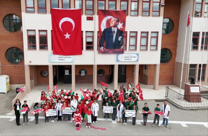 UÇURTMALAR GÖKYÜZÜNE, ÇOCUKLARIN SESİ DÜNYAYA YÜKSELDİ